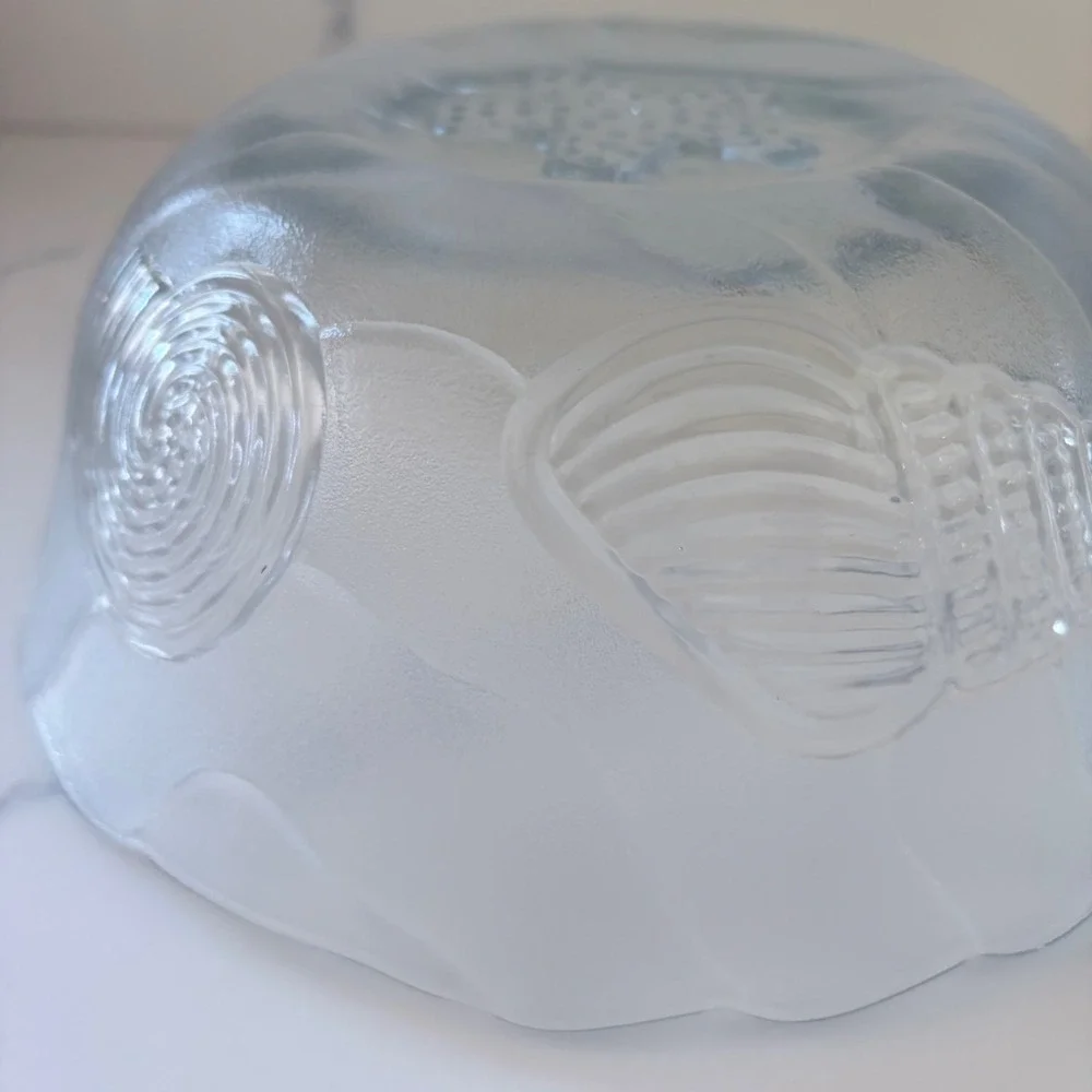 VNTG KIM Frosted Glass Seashell Serving Bowl Coastal Scalloped Rim 8.5 Inch